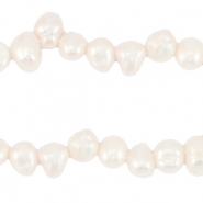 BQ Freshwater pearls nugget oval 6-7mm Natural White