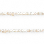 TQ Freshwater pearls nugget round Natural White