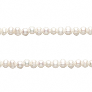 TQ Freshwater pearls oval Natural White