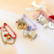 NEW Must-have decorative pins with eyelets