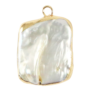 BQ Freshwater pearls charm asymmetric Gold-Natural White