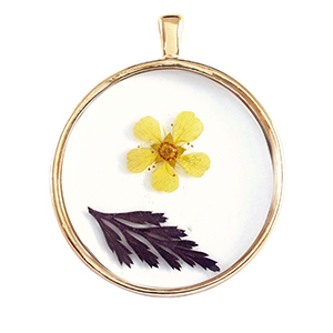 Charms with dried flowers Gold-Yellow brown
