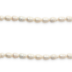 BQ Freshwater pearls oval 9-10mm Natural White