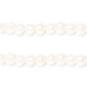 Imperfect freshwater pearls round Natural White