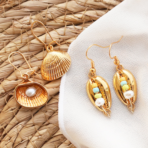 This jewellery is made with the popular DQ European metal: