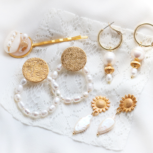 Inspiration for making hair accessories and earrings with freshwater pearls: 