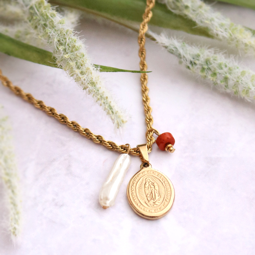 This is how you style the latest chain necklaces and chain bracelets: 