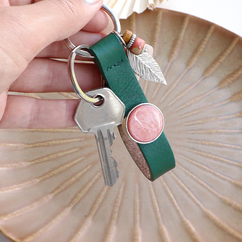 Endless variations with Cuoio keychains