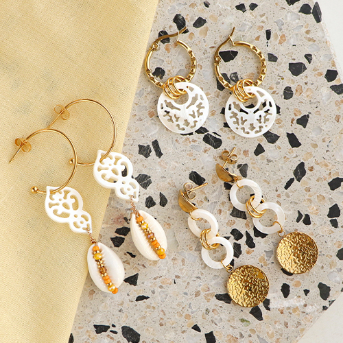 This way you can use shell pendants in your jewellery collection