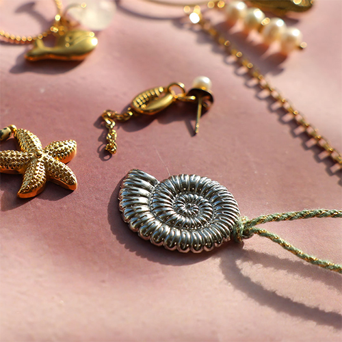 Create trendy jewellery with stainless steel sealife charms