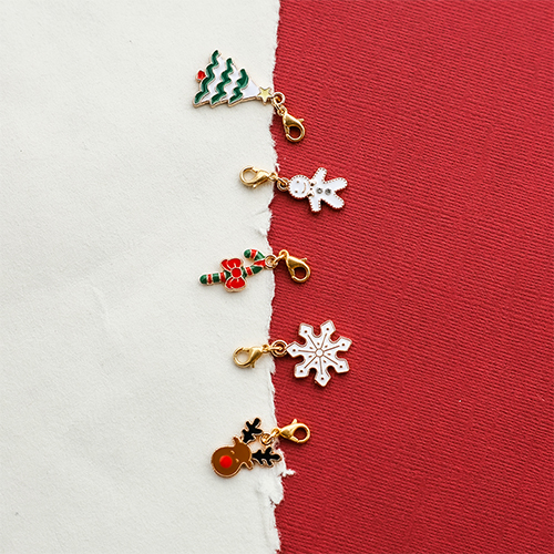 Create your own Christmas decorations with metal charms