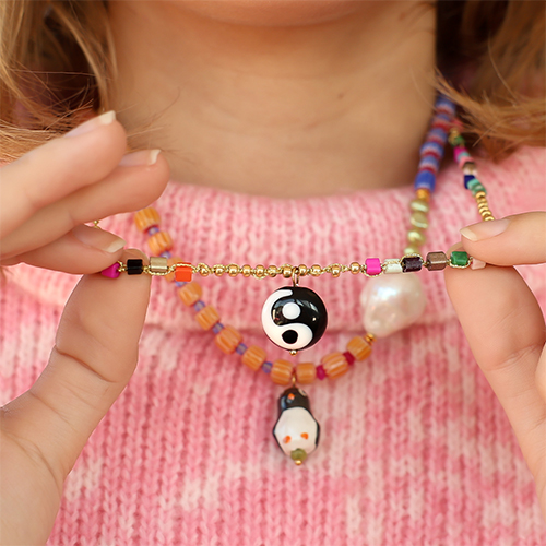 How to combine colourful glass beads