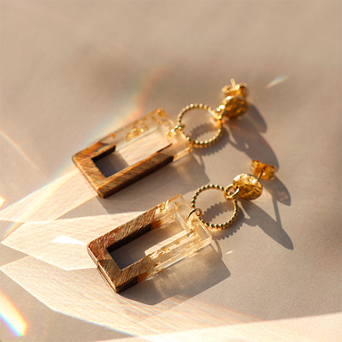 Tips for designing jewellery with wooden pendants