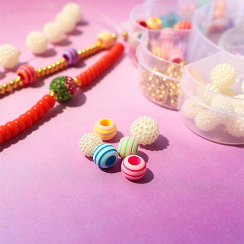 Cheerful bracelet inspiration with acrylic beads