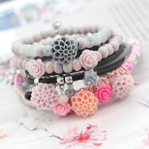 Fun jewellery with roses and flowers for a super cute spring look