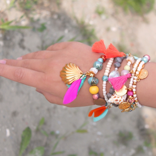 Combine a variety of articles for a joyfull summerlook!