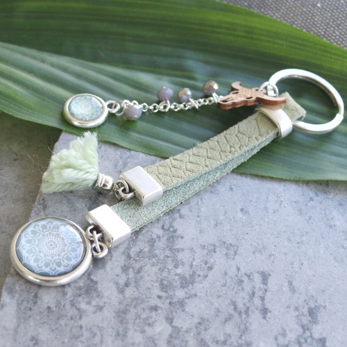 Create striking keychains with DQ leather in different prints and our marvelous mandala design cabochons