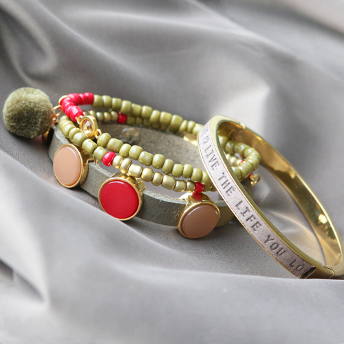 This jewellery with rocailles and stainless steel is on trend! 