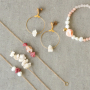 Discover how to create trendy jewellery with shell beads and chips stone beads!