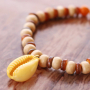 All natural! This is how you create the perfect bracelets with wooden beads