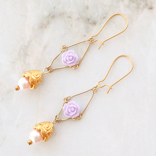 Make nice earrings, bracelets and rings with the new rose beads: