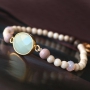 Gorgeous jewellery with semi-precious stone pendants as an eyecatcher