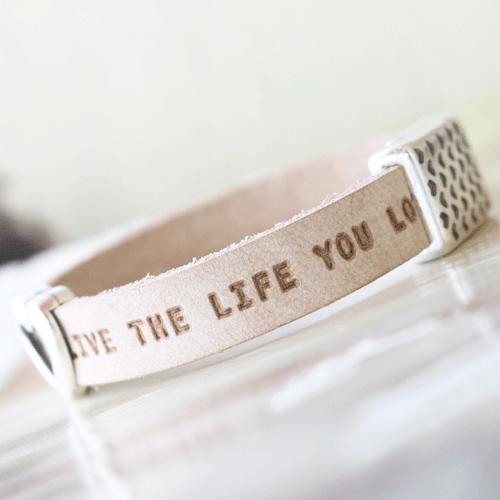 Cool & classy bracelets with flat DQ leather and DQ metal findings for a sophisticated look