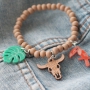 With these fun wooden and acrylic pendants you can create jewellery with a special western boho look