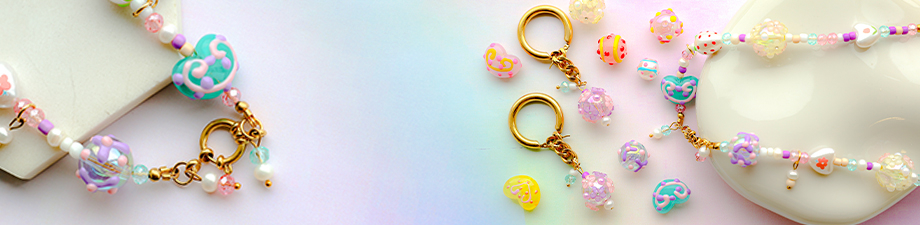 Discover our colourful acrylic beads Discover our colourful acrylic beads