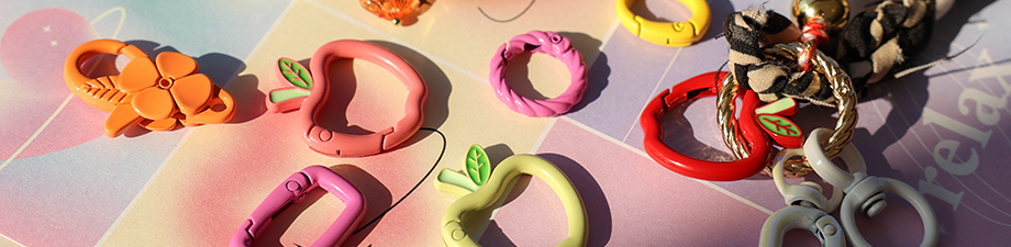 Must-have coloured keychain findings Must-have coloured keychain findings